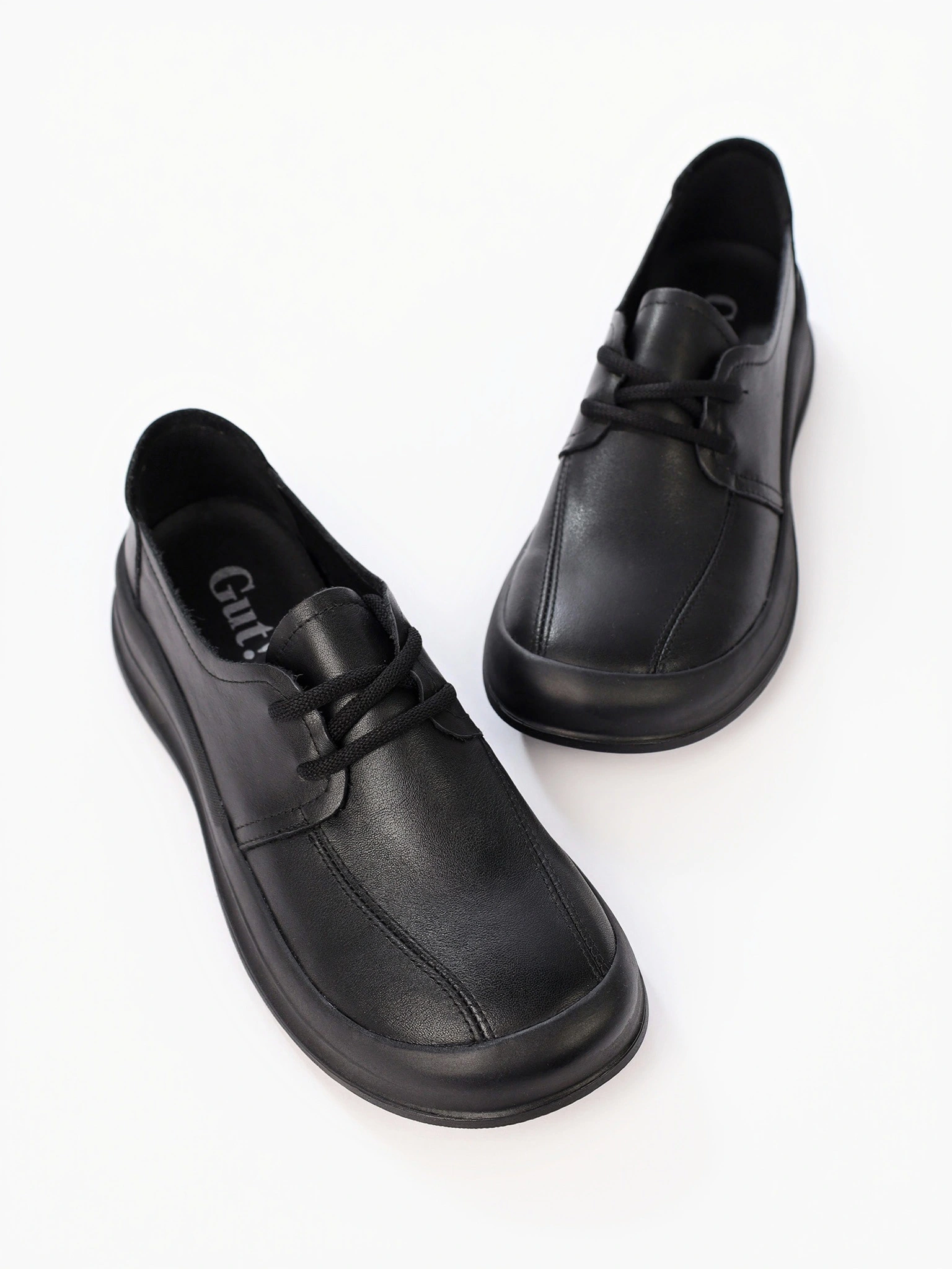 Туфли черного цвета из натуральной кожи на низкой подошве